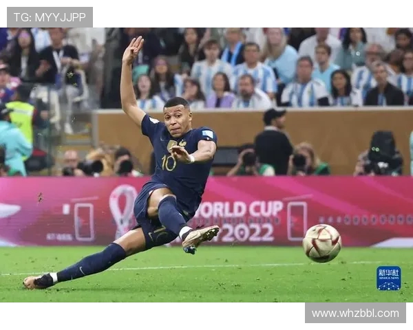 阿根廷夺得世界杯冠军瞬间球员激动庆祝全队齐心协力捧起梦寐以求的奖杯 阿根廷夺得世界杯冠军瞬间球员激动庆祝全队齐心协力捧起梦寐以求的奖杯