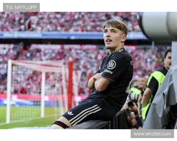 年满18岁的小将卡尔首次独自驾车前往拜仁训练基地展现新起点